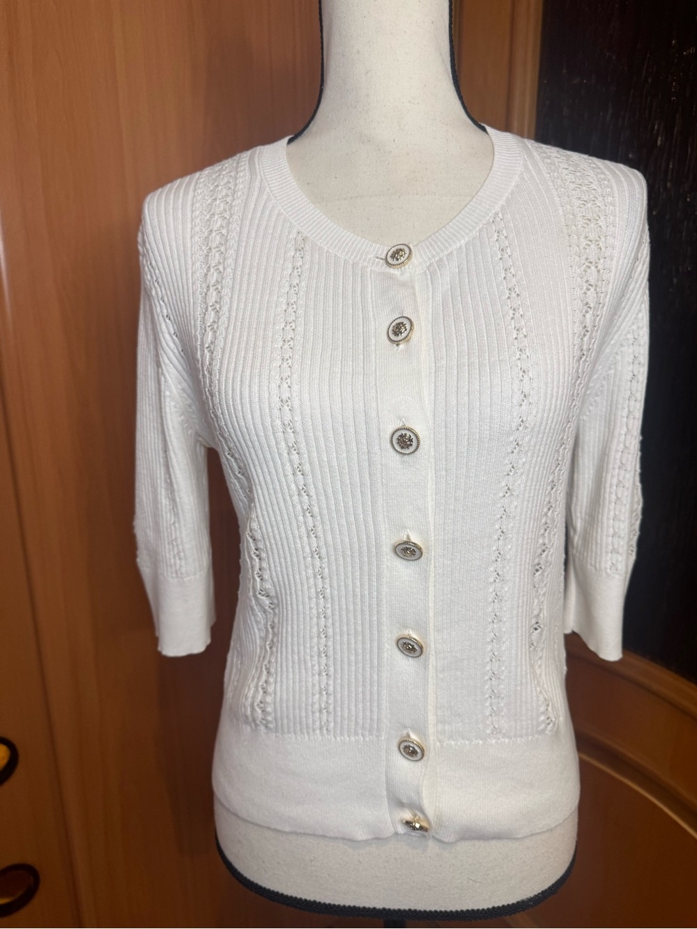CHANEL White Button-Front Knit Cardigan top sz 8 - Picture 13 of 16